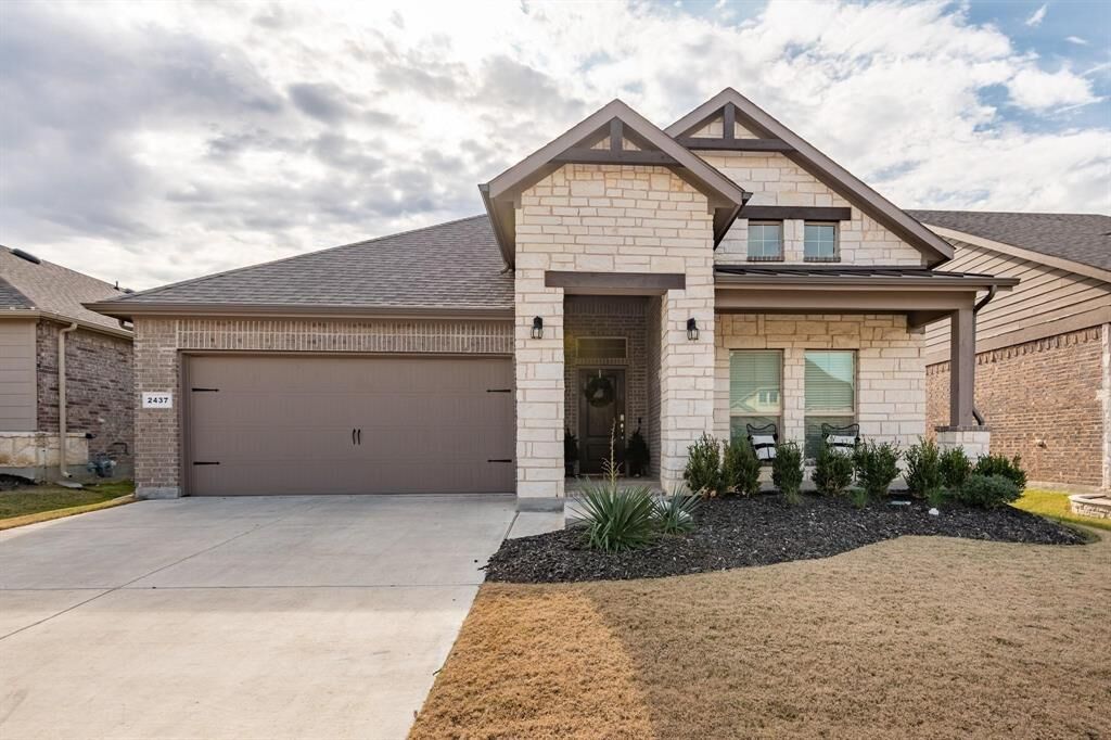 Property Photo:  2437 Rooster Lane  TX 76247 