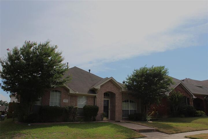 Property Photo:  1813 Arbor Creek Drive  TX 75040 