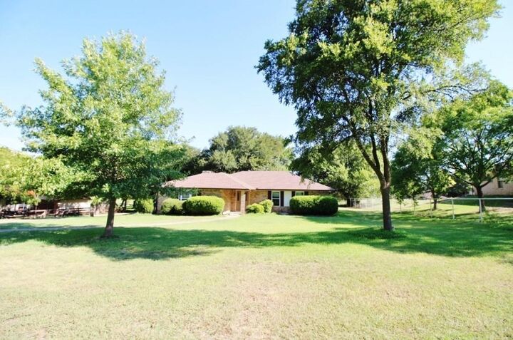 Property Photo: 1421 Tahoe Lane TX 76065