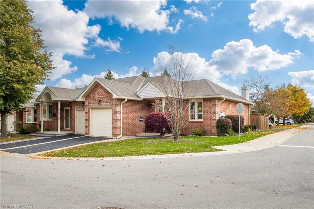 Property Photo: 11 Greentrail Drive ON L0R 1W0