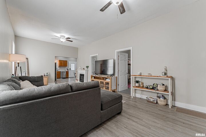 Property Photo: 401 N Hamilton Street IL 62656
