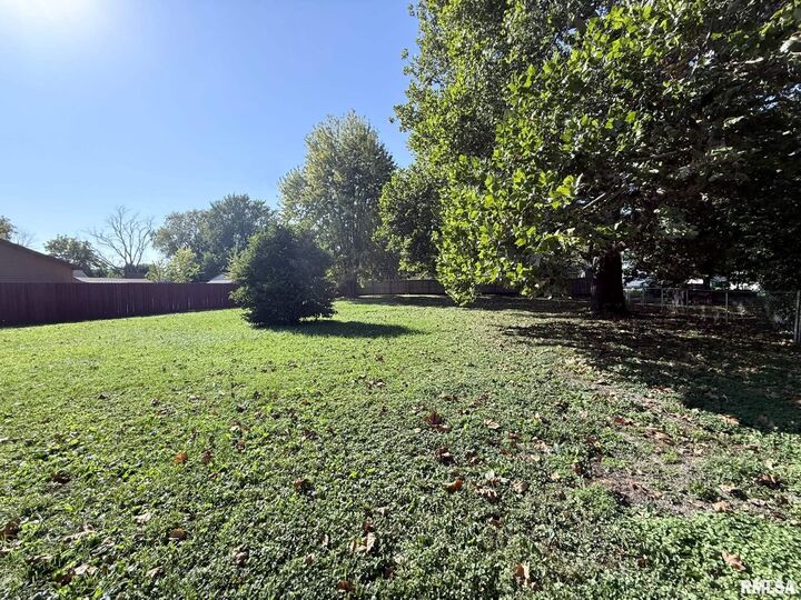 Property Photo: 1444 Maple Avenue IL 61401
