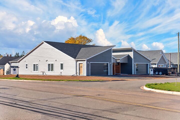 Property Photo:  176 Key Avenue  PE C1N 6G3 