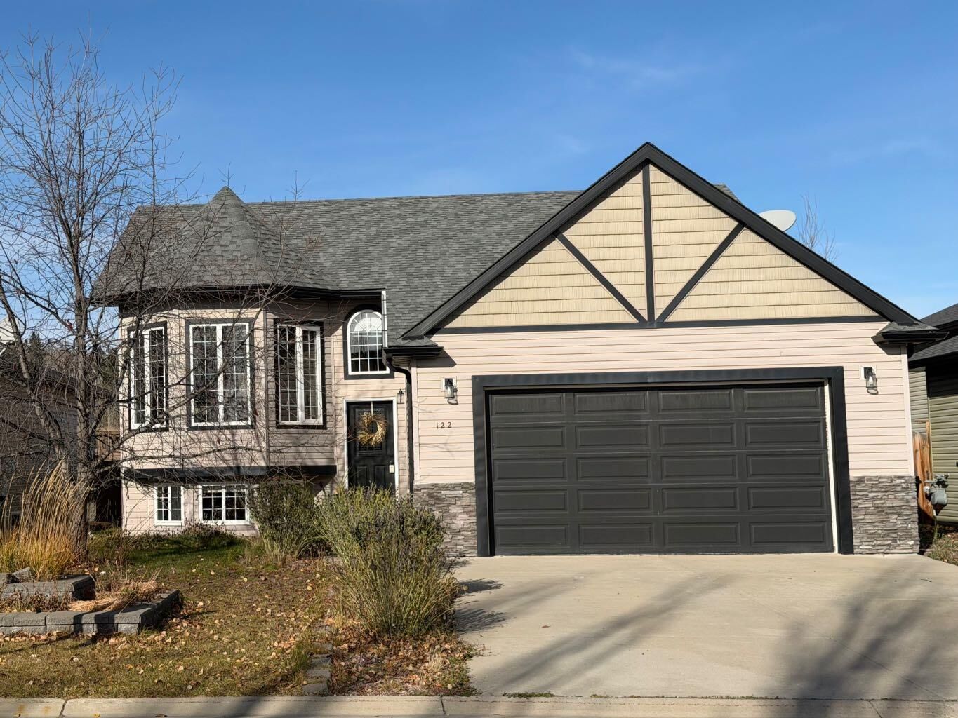 Property Photo: 122 12 Avenue NE AB T0M 1X0