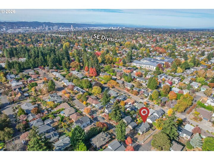 Property Photo:  4835 SE Kelly St  OR 97206 