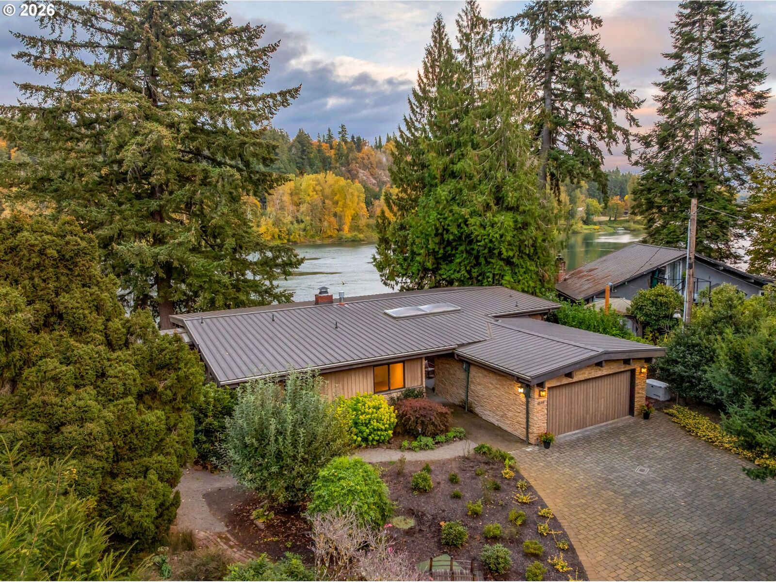 Property Photo:  230 SW Forest Cove Rd  OR 97068 