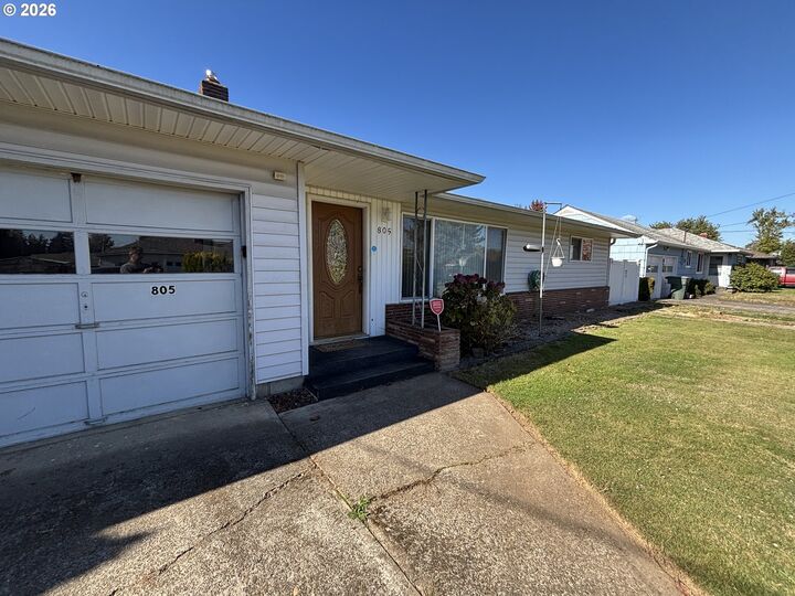 Property Photo: 805 Tierra Dr NE OR 97301