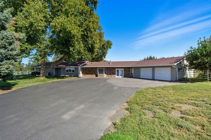 Property Photo: 85327 Highway 339 OR 97862