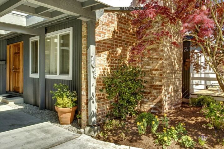 Property Photo:  7628 SE 34th Street  WA 98040 