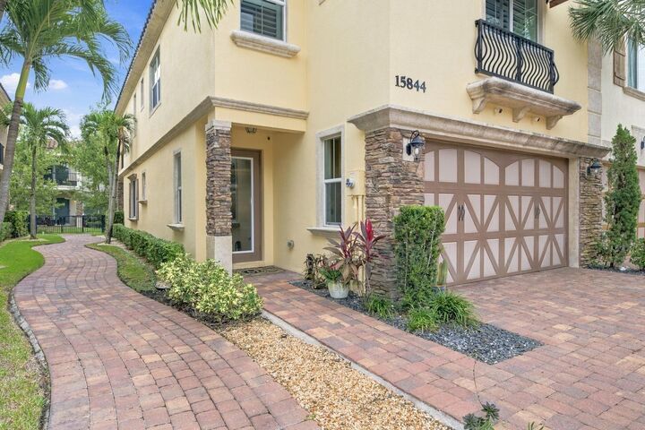 Property Photo:  15844 Binks Pointe Terrace  FL 33414 