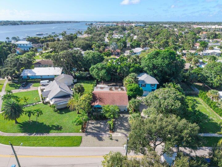 Property Photo:  545 S Lake Drive  FL 33462 