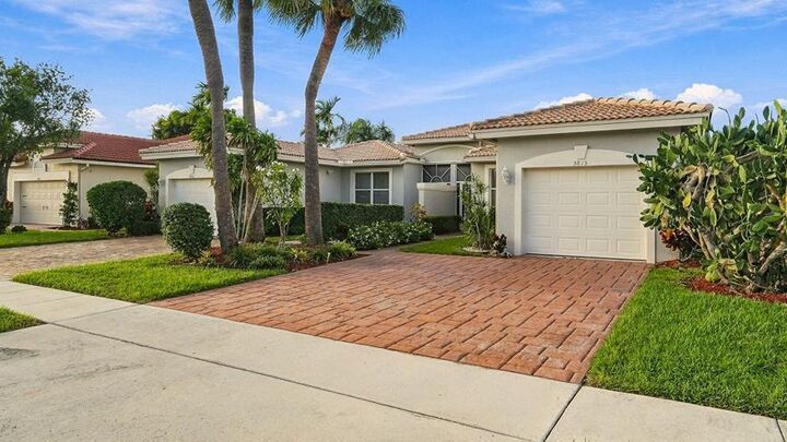 Property Photo:  5815 Island Reach Lane  FL 33437 