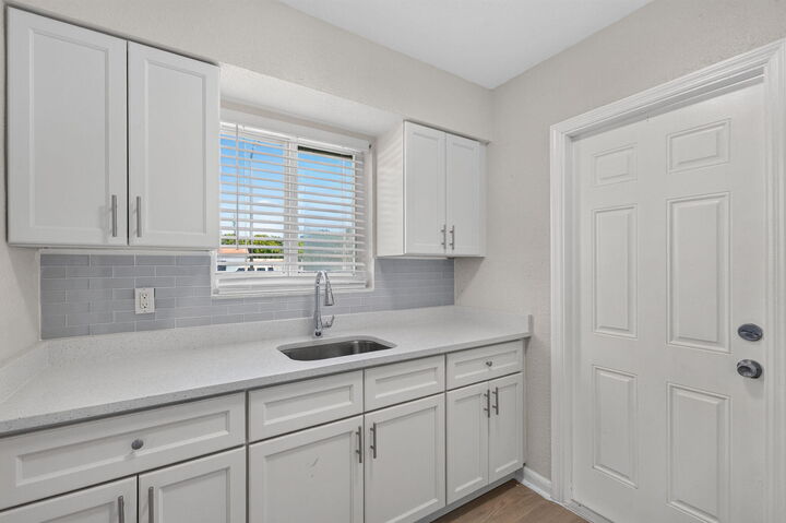 Property Photo: 3121 NE 7th Avenue C FL 33064