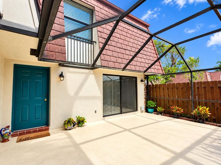 Property Photo:  7527 Courtyard Run E  FL 33433 