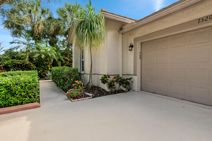 Property Photo:  7520 Rockbridge Circle  FL 33467 