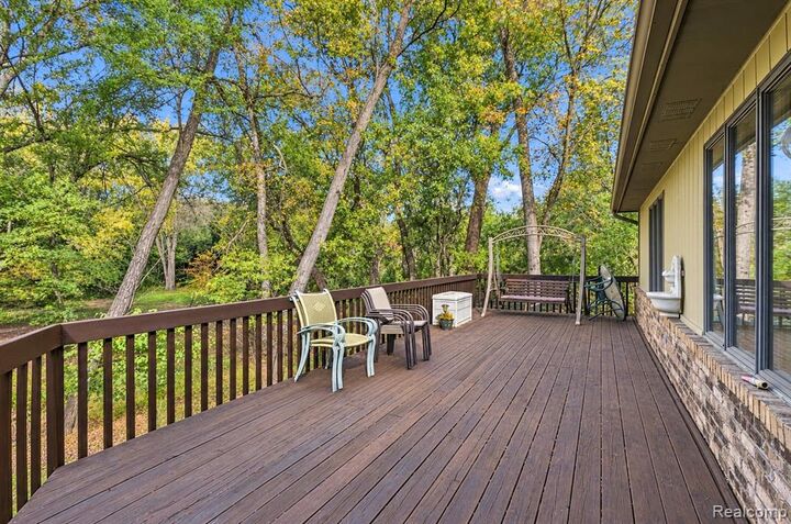 Property Photo: 7550 Hemlock Drive 5 MI 48324