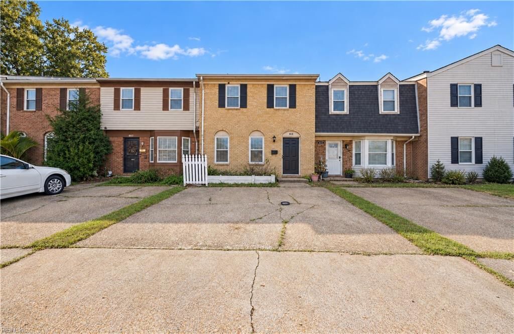 Property Photo:  813 Westminster Ln  VA 23454 