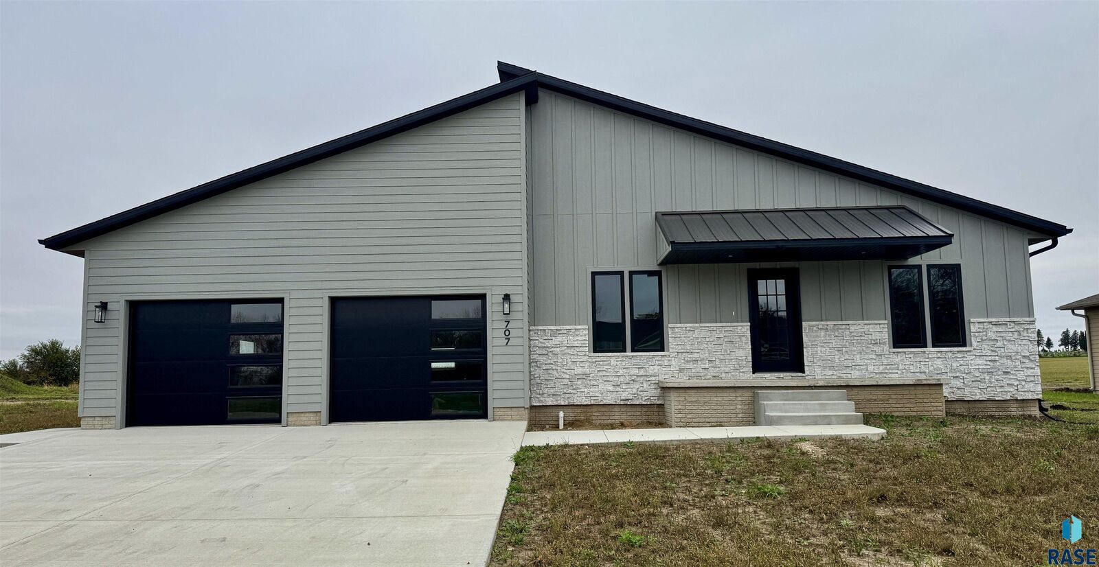 Property Photo:  707 Mill Pond Rd  IA 51246 