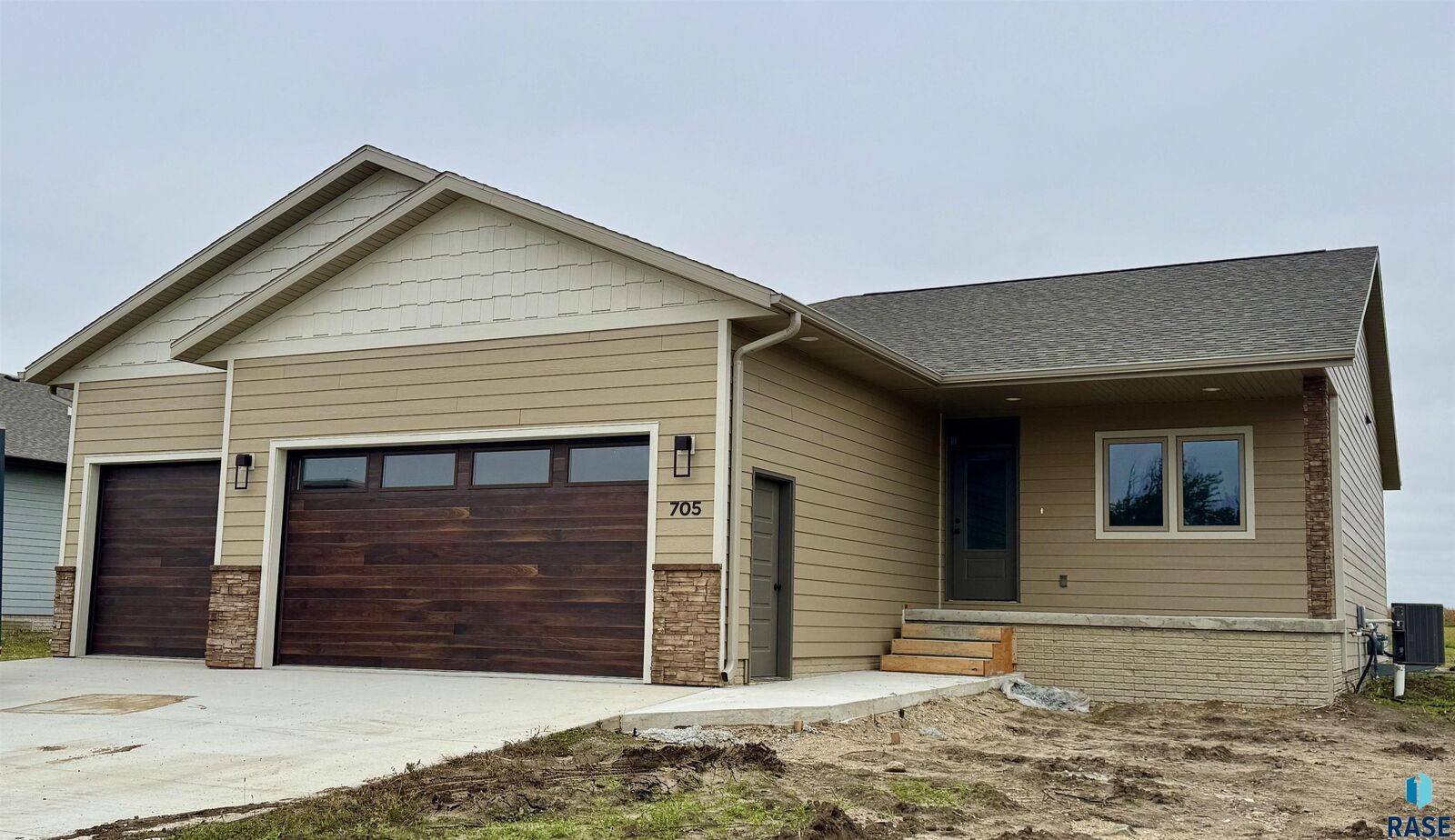 Property Photo:  705 Mill Pond Rd  IA 51246 