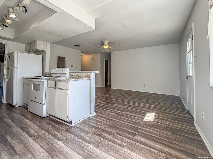 Property Photo: 1001 N Avenue B TX 78102