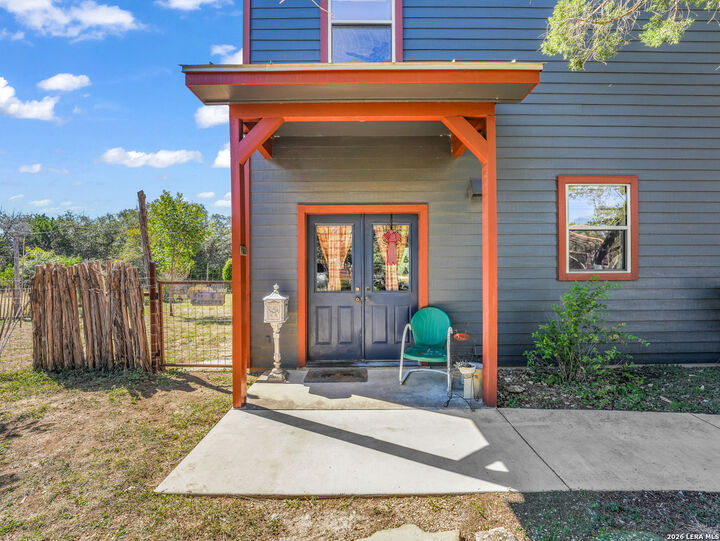 Property Photo: 247 Live Oak Rdg TX 78003