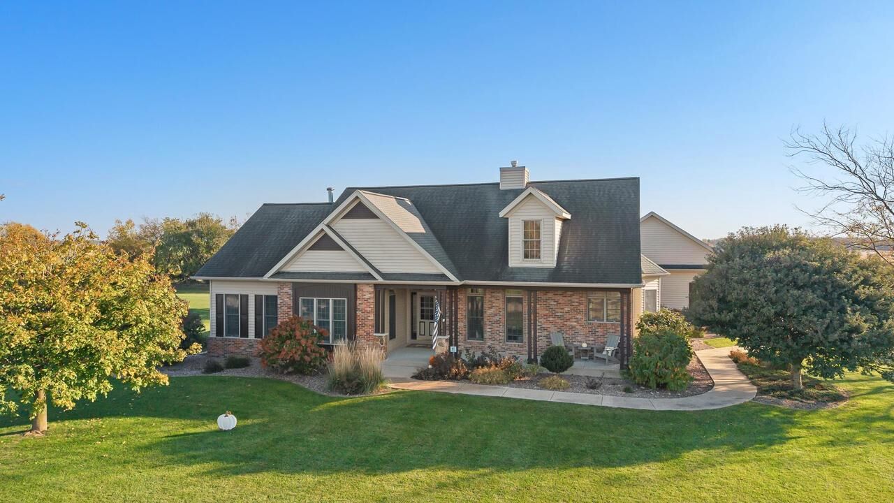 Property Photo: 4730 N Catawba Drive WI 53563