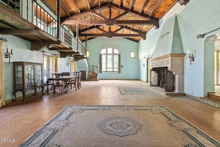 Property Photo:  2641 N Vermont Avenue  CA 90027 