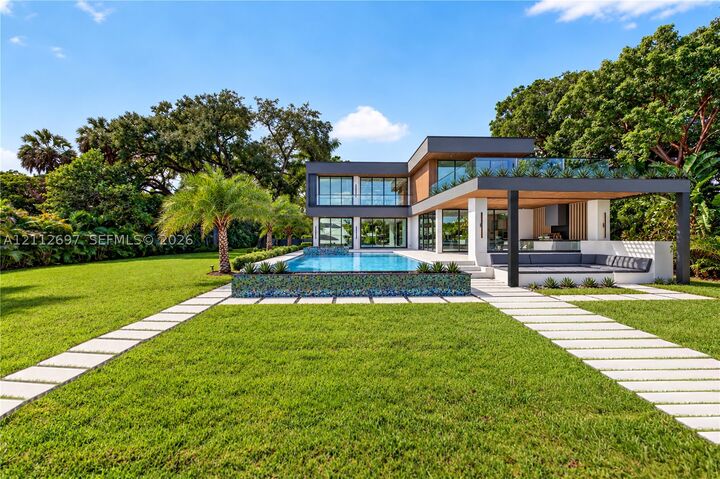 Property Photo:  700 SW 12th Ave  FL 33312 
