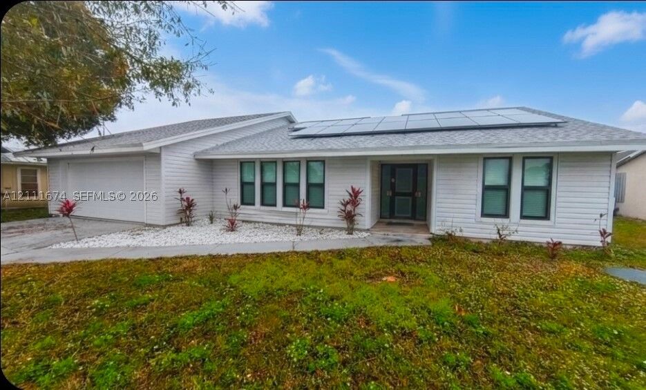 Property Photo:  333 NE Greenbrier Ave  FL 34983 