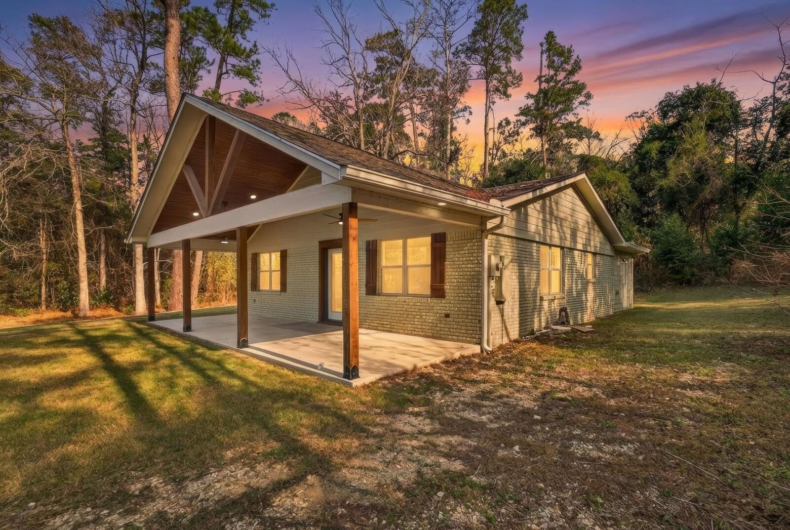 Property Photo:  525 E Charmaine  TX 75979 