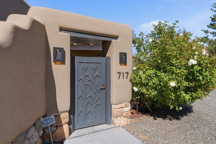 Property Photo:  717 Acequia Madre  NM 87505 
