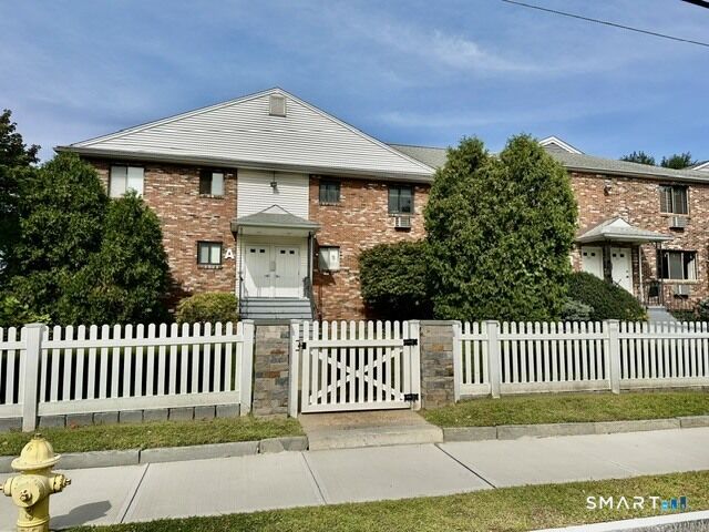 Property Photo: 10 Arch Street A7 CT 06850