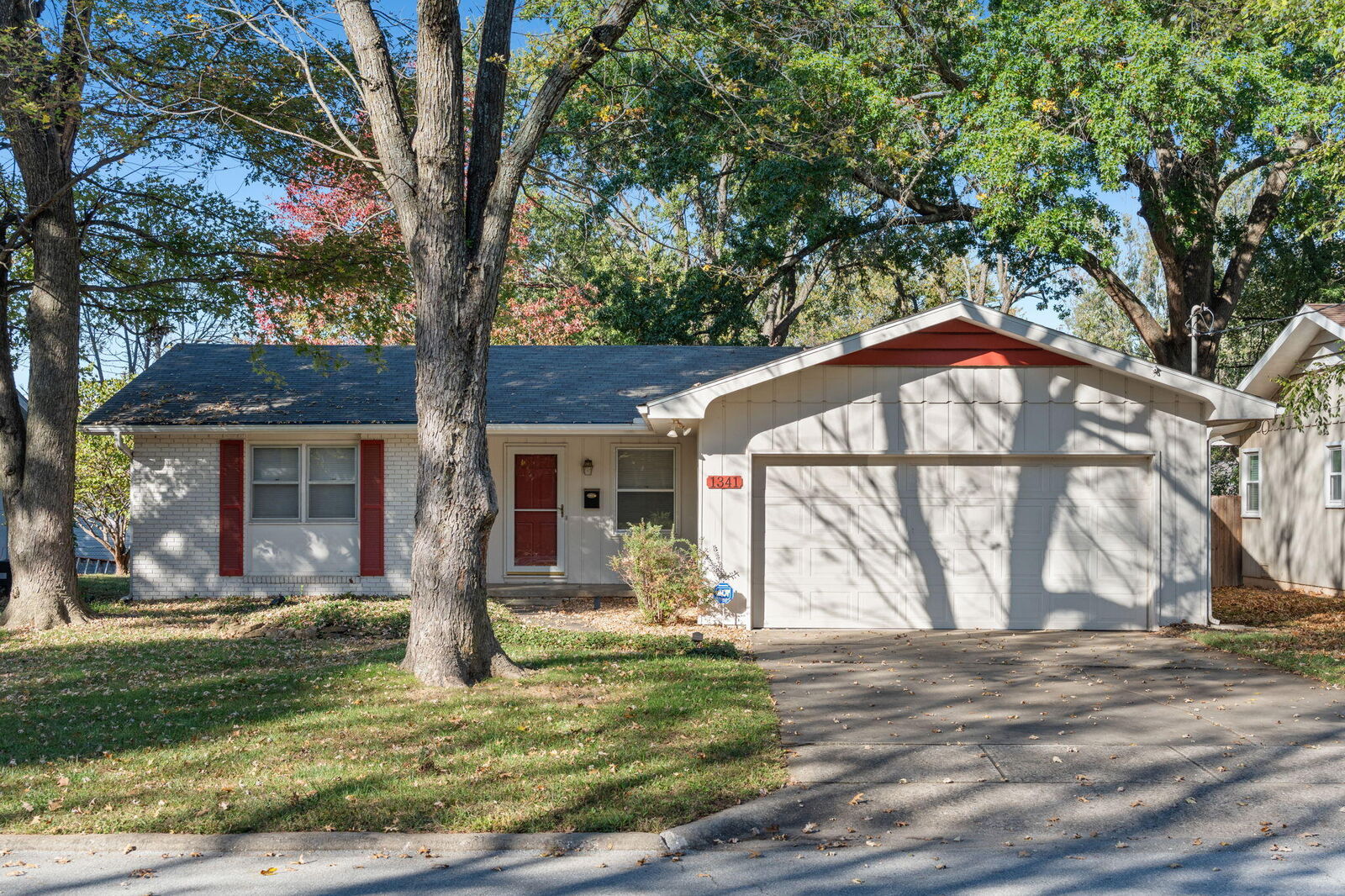 Property Photo:  1341 S Arcadia Avenue  MO 65804 