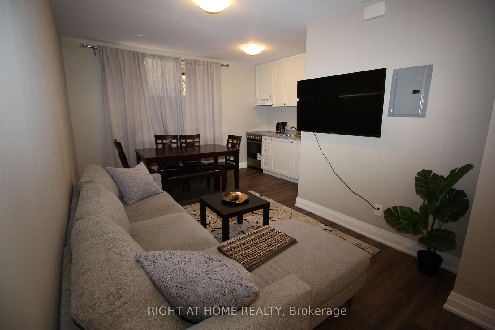Property Photo: 2 Glen Gordon Road 5 ON M6P 1B8