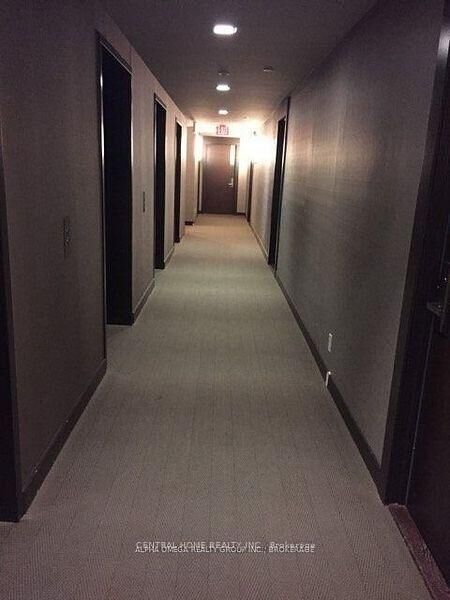 Property Photo:  70 Temperance Street 2904  ON M5H 4E8 