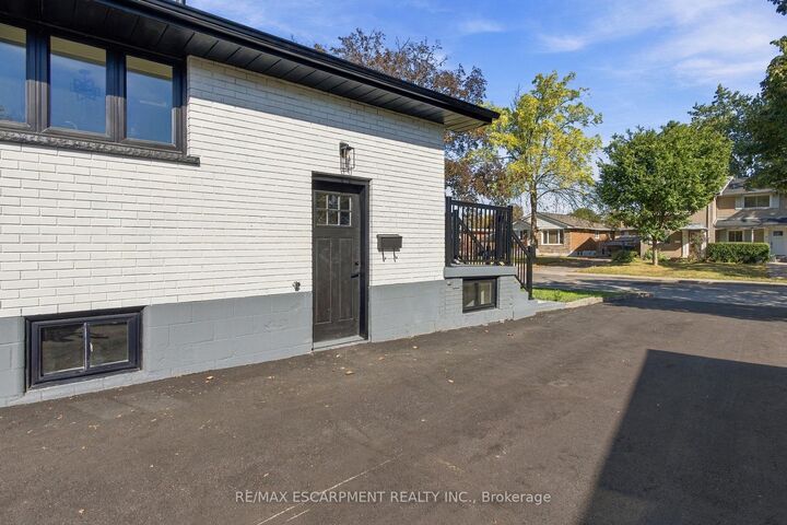 Property Photo:  46 Bobolink Road Lower  ON L9A 2P4 