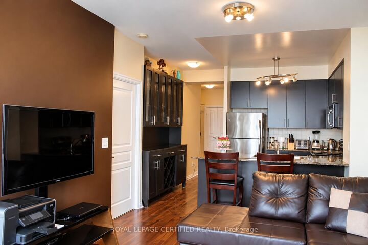 Property Photo:  225 Webb Drive 3206  ON L5B 3Y5 