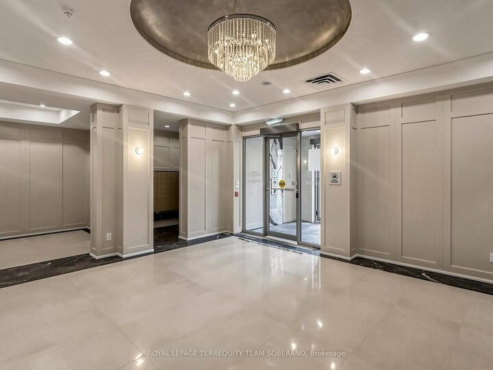 Property Photo: 9 Northern Heights Drive 104 ON L4B 4M5