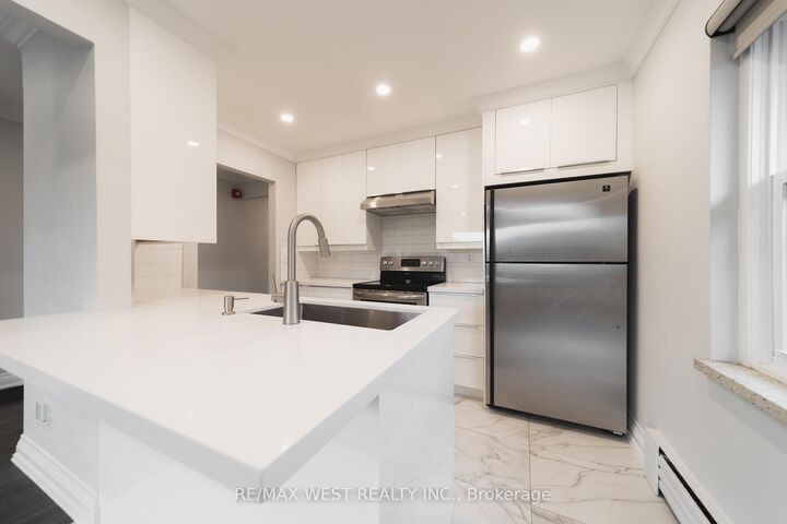 Property Photo:  237 Melrose Street 7  ON M8Y 1B8 