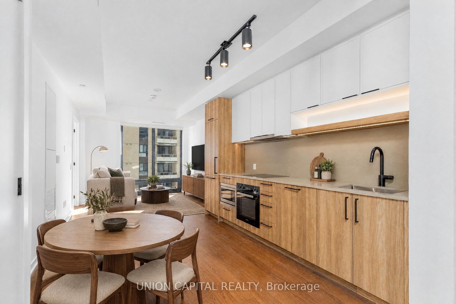 Property Photo:  91 Montclair Avenue 1802  ON M5P 0B1 