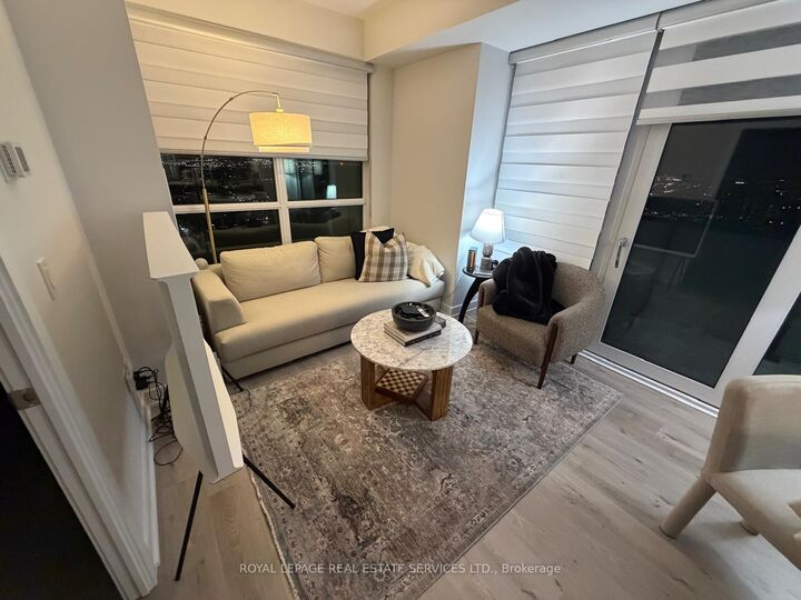 Property Photo:  430 Square One Drive 4111  ON L5B 0L6 