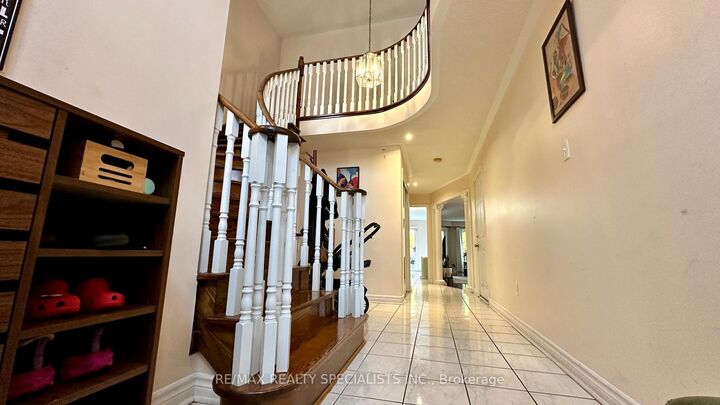 Property Photo:  5929 Leeside Crescent  ON L5M 5L8 