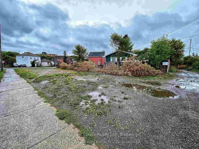 Property Photo:  145 Cumming Street  ON P7C 1N8 
