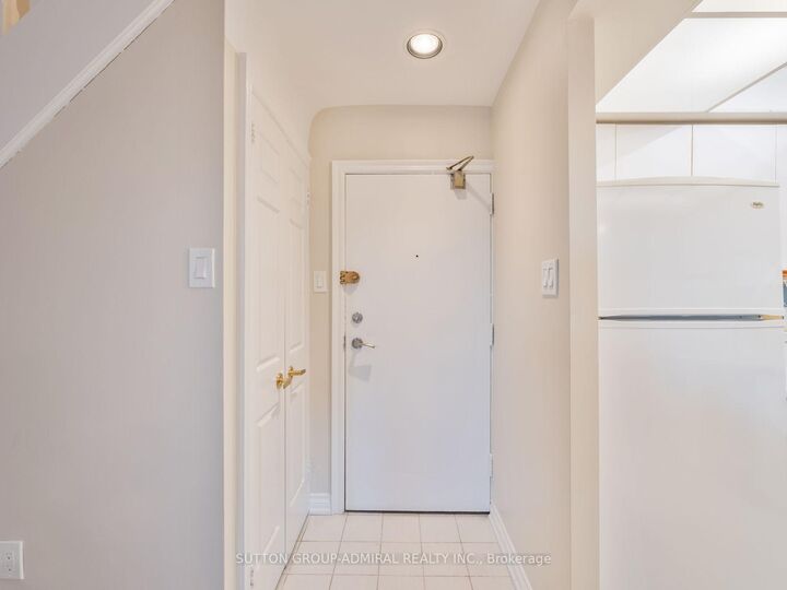 Property Photo: 16 Elgin Street 316 ON L3T 4T4