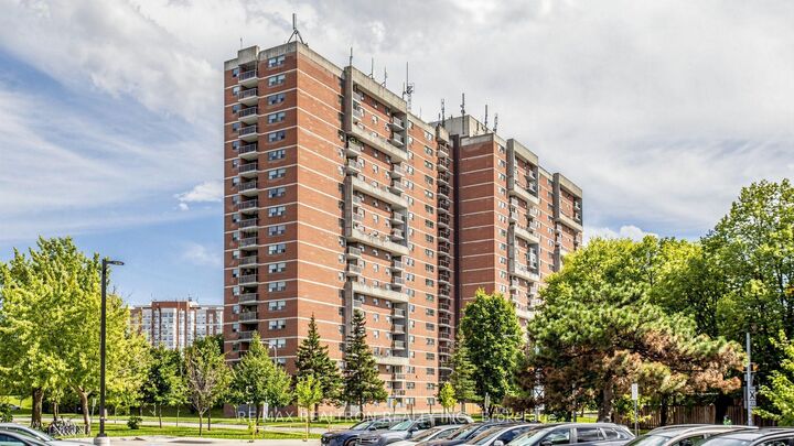Property Photo: 100 Wingarden Court 1415 ON M1B 2P4