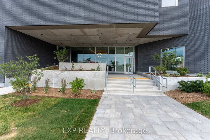 Property Photo:  430 Essa Road 406  ON L4N 9C6 