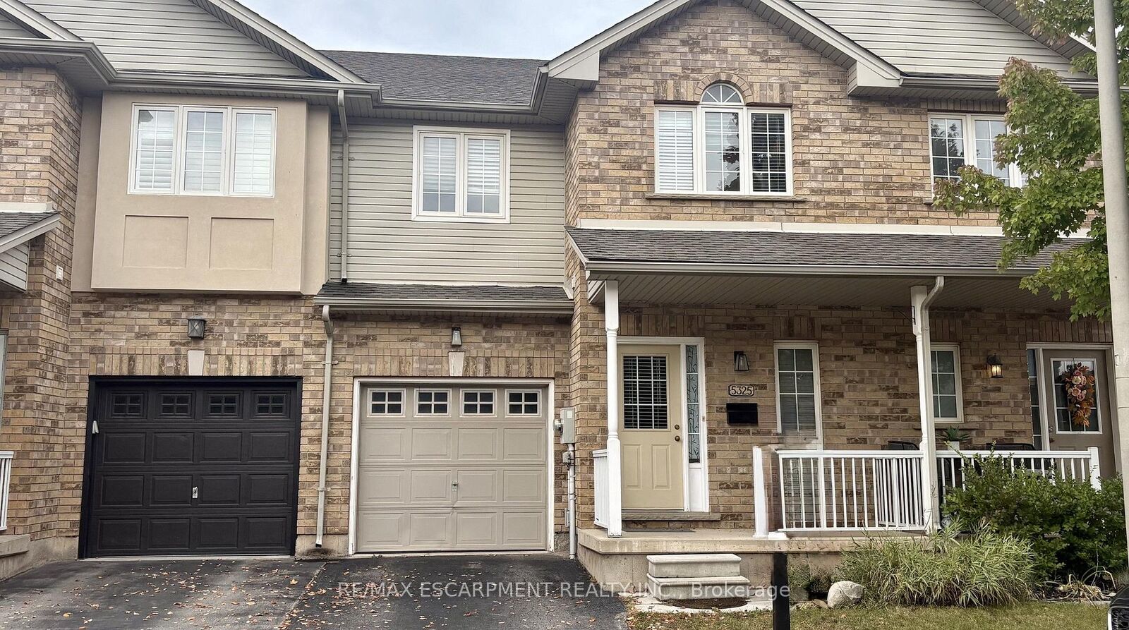 Property Photo:  5325 Applegarth Drive  ON L7L 6V3 
