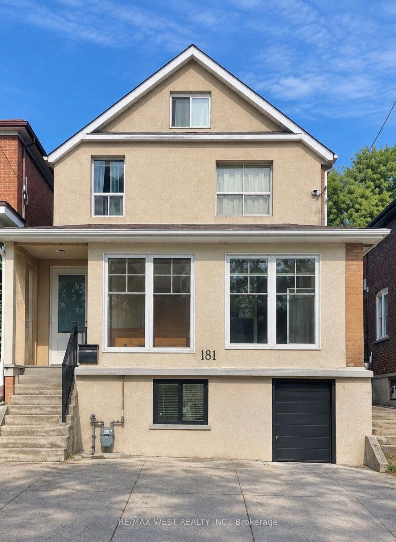 Property Photo:  181 Cedric Avenue Upper  ON M6C 3X7 