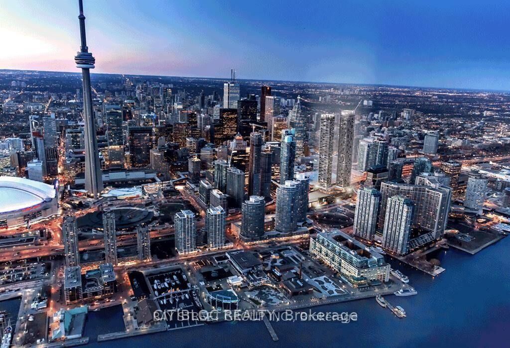 Property Photo:  88 Harbour Street 2011  ON M5J 0C3 