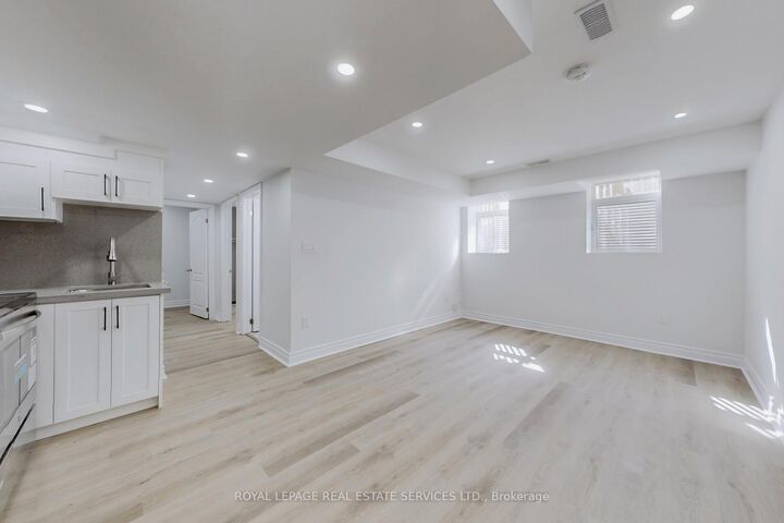 Property Photo:  1388 Sycamore Garden Basement A  ON L9E 1R3 
